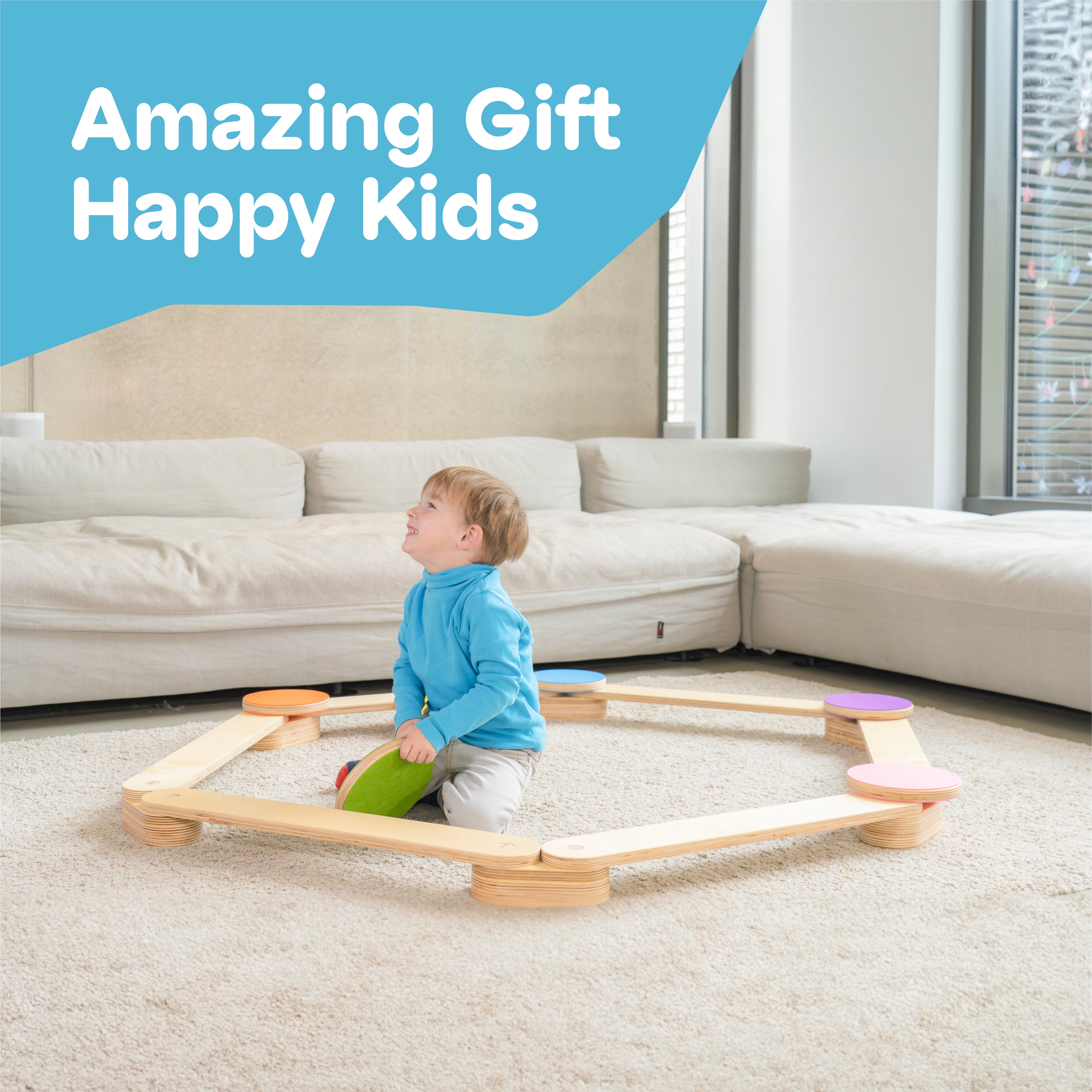 Balancierbalken als tolles Geschenk für glückliche Kinder, fördert Balance und Freude am Spiel.